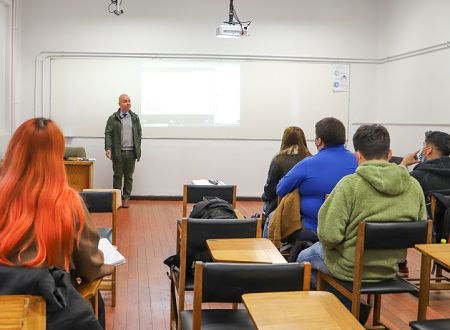 Estudiantes de Derecho UGM y de la Universidad de Morón de Argentina participaron en clase híbrida simultánea