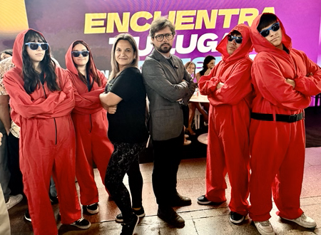 Admisión 2025: “El Profesor” visitó stand UGM en Estación Mapocho
