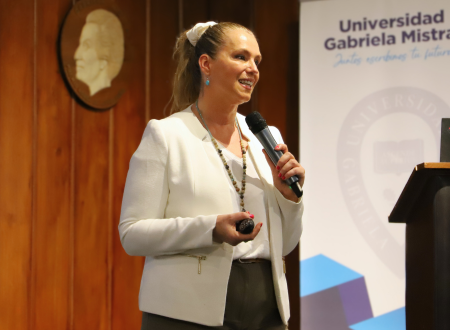 “Todos los contactos van a servir”: Constanza Ibieta revela estrategias clave de LinkedIn durante charla en la UGM