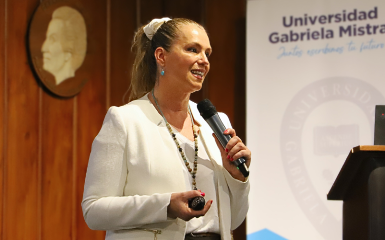 “Todos los contactos van a servir”: Constanza Ibieta revela estrategias clave de LinkedIn durante charla en la UGM