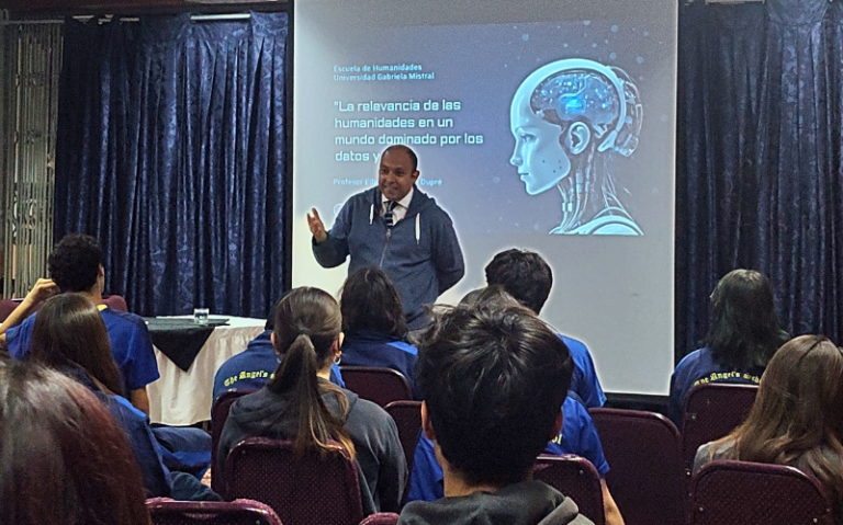 Humanidades y futuro digital: Director de Humanidades UGM dicta charla en The Angel’s School por el Día de la Filosofía