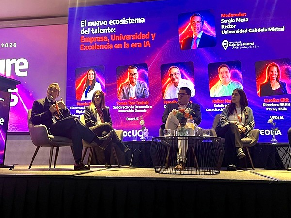 Rector Sergio Mena moderó panel sobre inteligencia artificial y futuro del talento en Future Skills Summit 2026