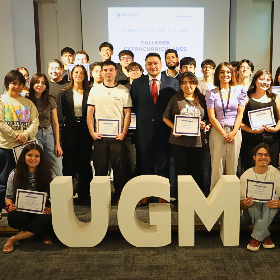 Mistralinos son certificados por su participación en talleres extracurriculares de la UGM
