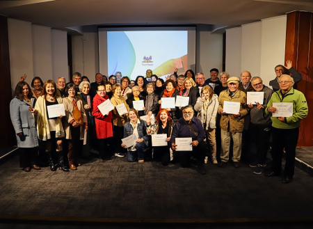 Estudiantes de más de 80 años se graduaron de la primera Escuela Plateada de la Universidad Gabriela Mistral