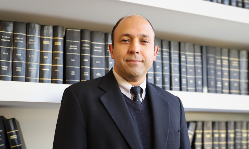 Director de la Escuela de Humanidades UGM participó en simposio internacional sobre guerra justa, tecnología y moral en los conflictos contemporáneos