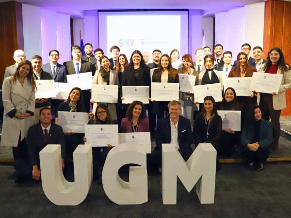 Titulación de diplomados UGM junto a SKY Airline refleja el valor de la formación continua