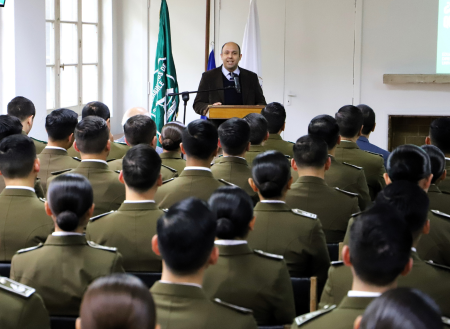 UGM realiza taller sobre ética, historia y tradición junto a Carabineros de Chile