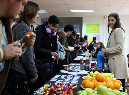 UGM conmemoró el Día Mundial de la Salud Mental con charla y feria para sus estudiantes